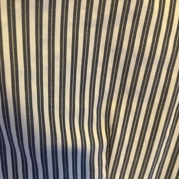 Ellen Tracy Blouse Womens Button Up Shirt gray White Stripe Non-Iron Collared M - Picture 6 of 6
